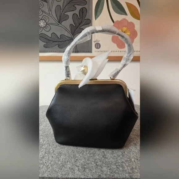 NWT Coach KISSLOCK 16 Black & Brass - Picture 8 of 17